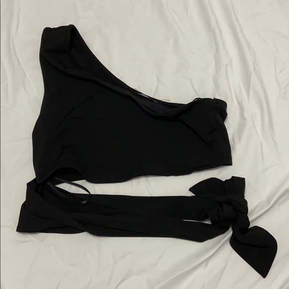 BLACK WRAP AROUND ONE SHOULDER TOP - Picture 2 of 3